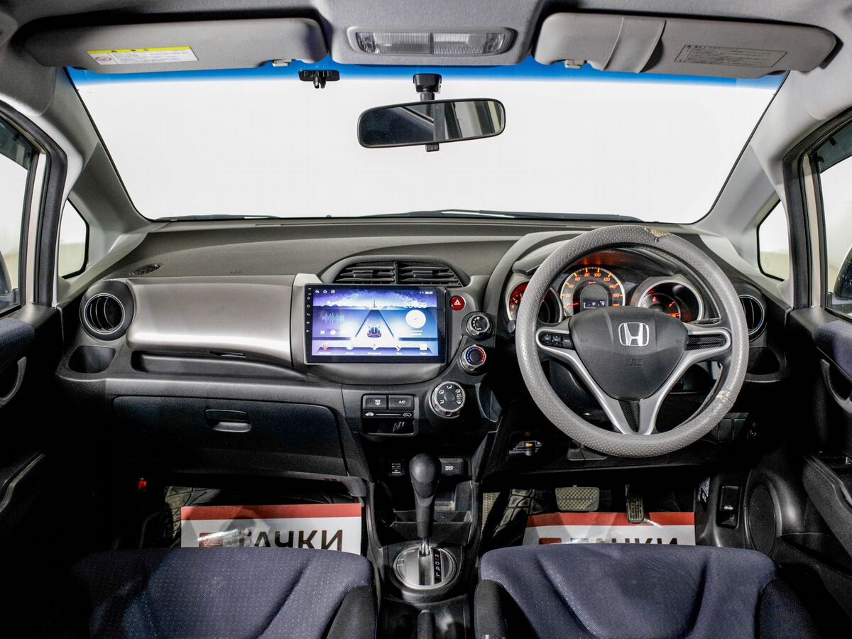 Honda Fit 2010 - фото автомобиля