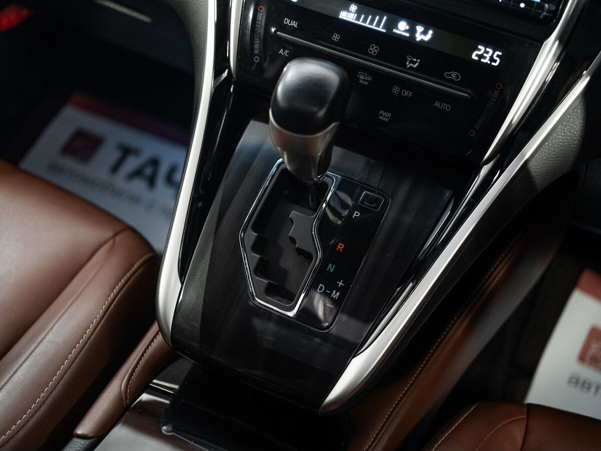 Toyota Harrier 2018 - фото автомобиля