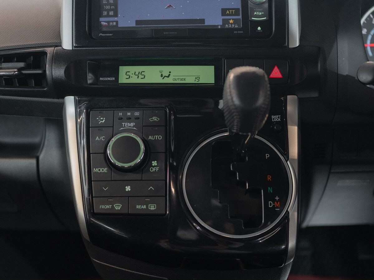 Toyota Wish 2009 - фото автомобиля