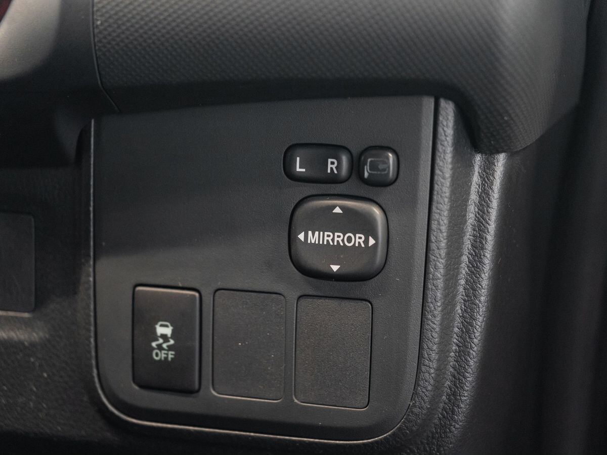 Toyota Wish 2009 - фото автомобиля