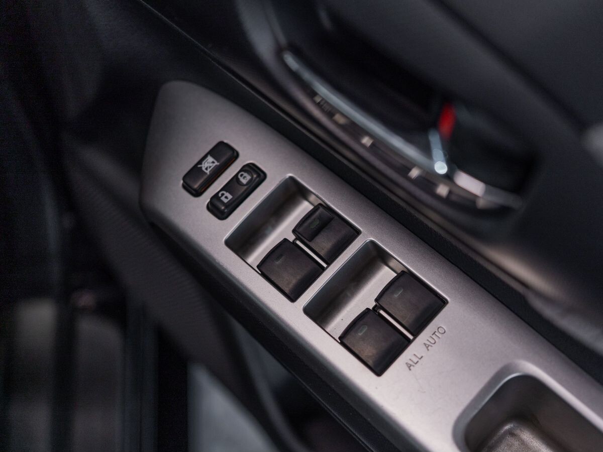 Toyota Wish 2009 - фото автомобиля