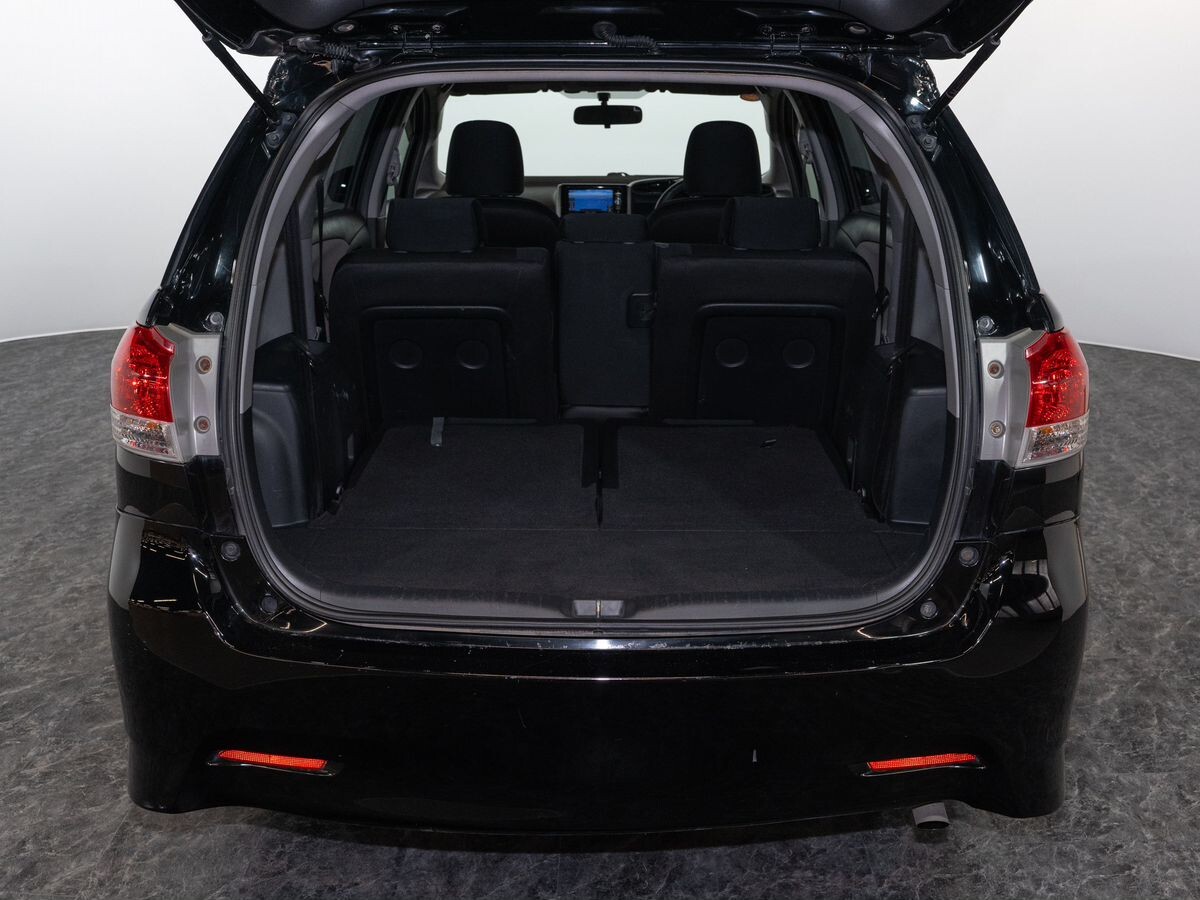 Toyota Wish 2009 - фото автомобиля