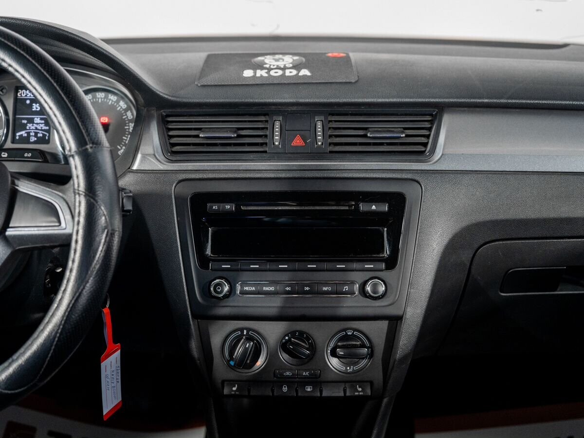 Skoda Rapid 2014 - фото автомобиля
