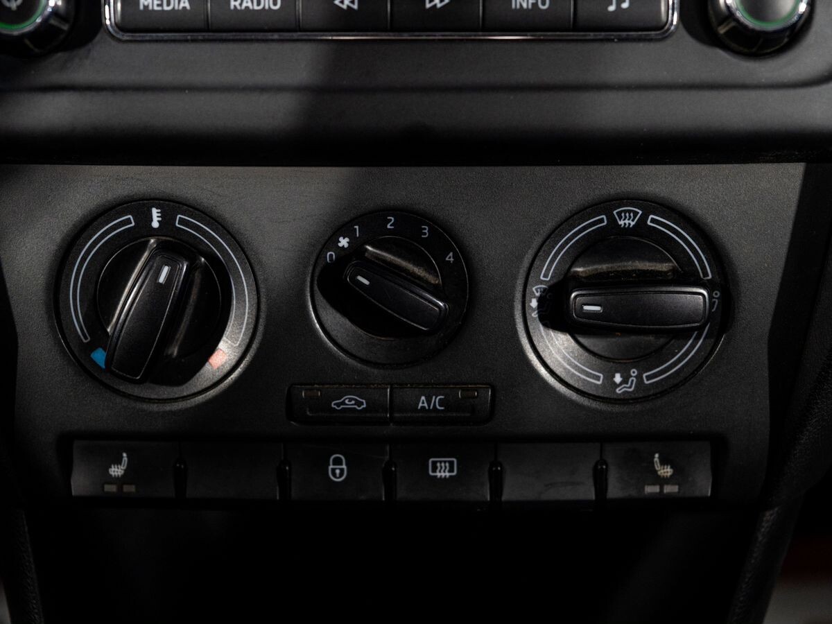 Skoda Rapid 2014 - фото автомобиля