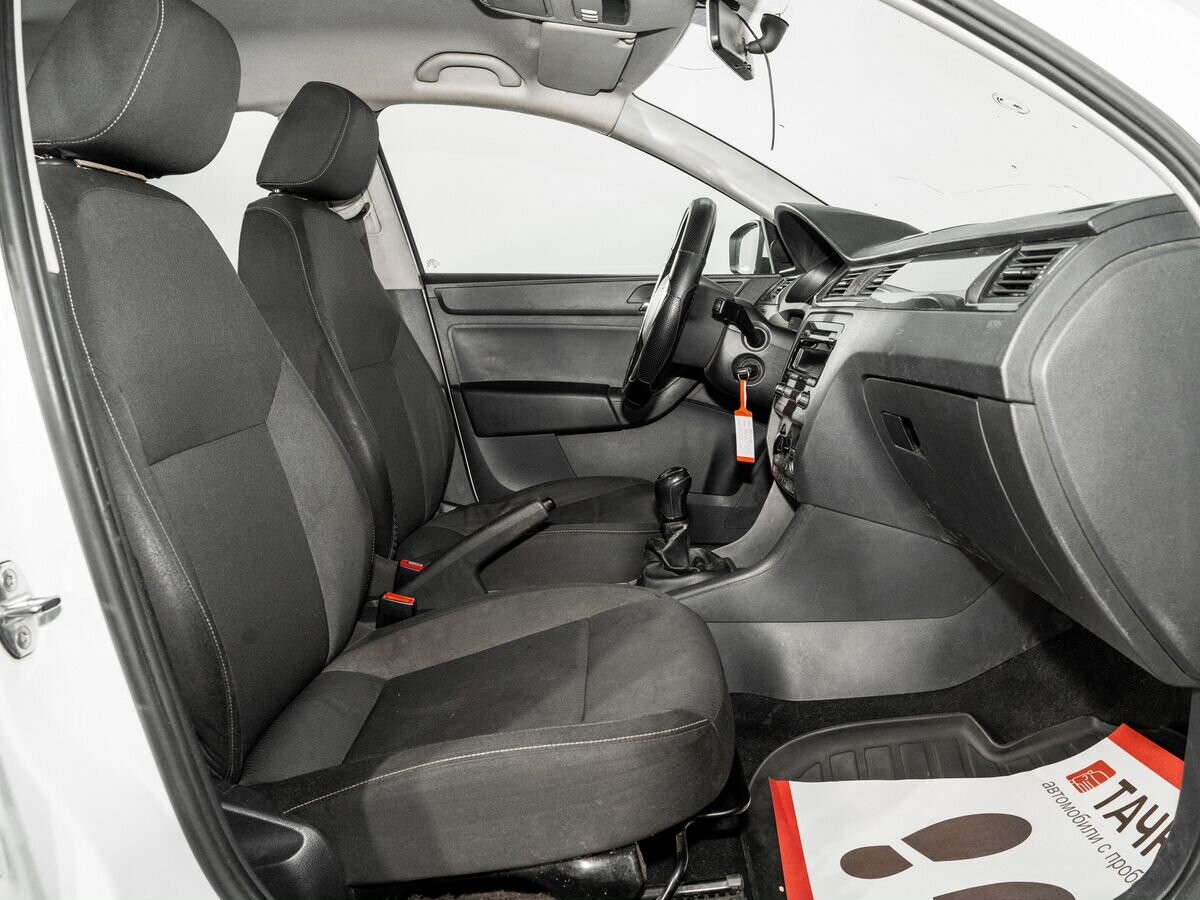 Skoda Rapid 2014 - фото автомобиля