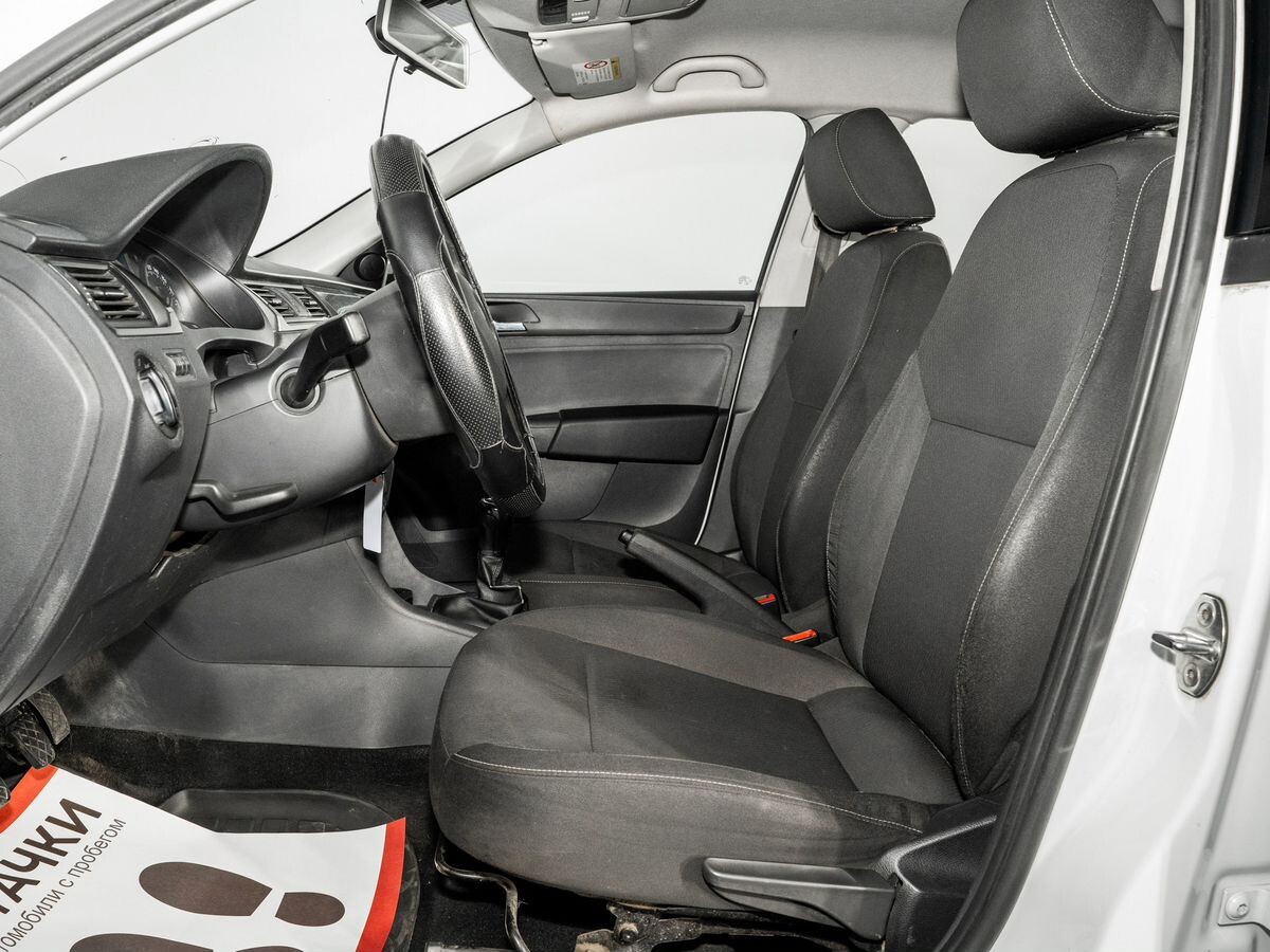 Skoda Rapid 2014 - фото автомобиля