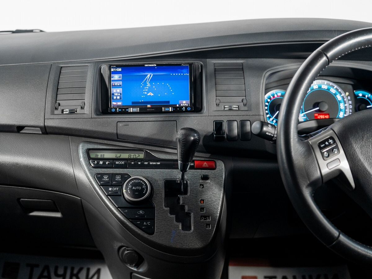 Toyota Isis 2010 - фото автомобиля