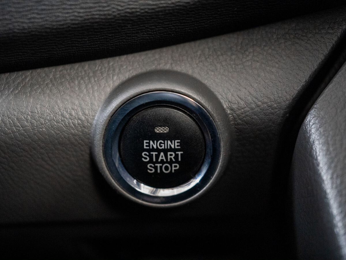 Toyota Isis 2010 - фото автомобиля