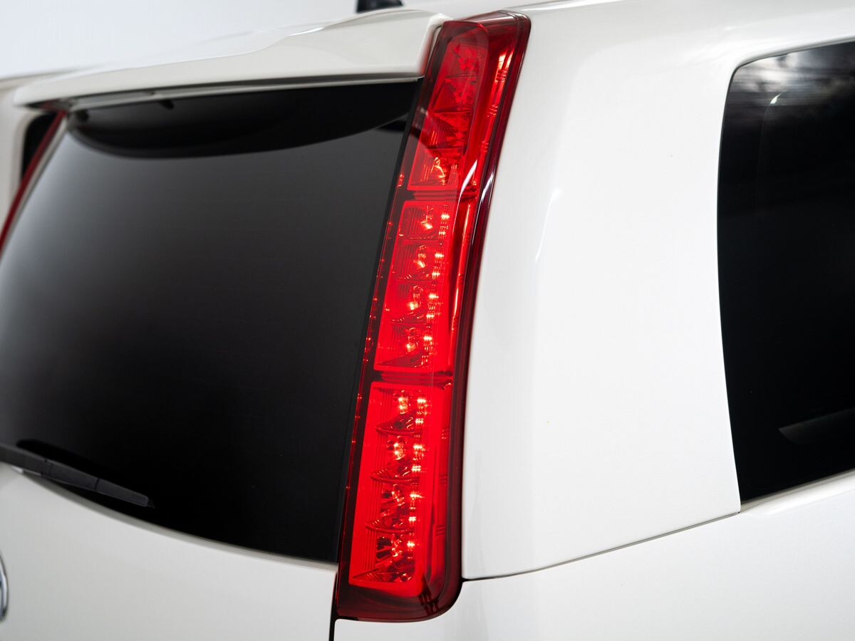 Toyota Isis 2010 - фото автомобиля