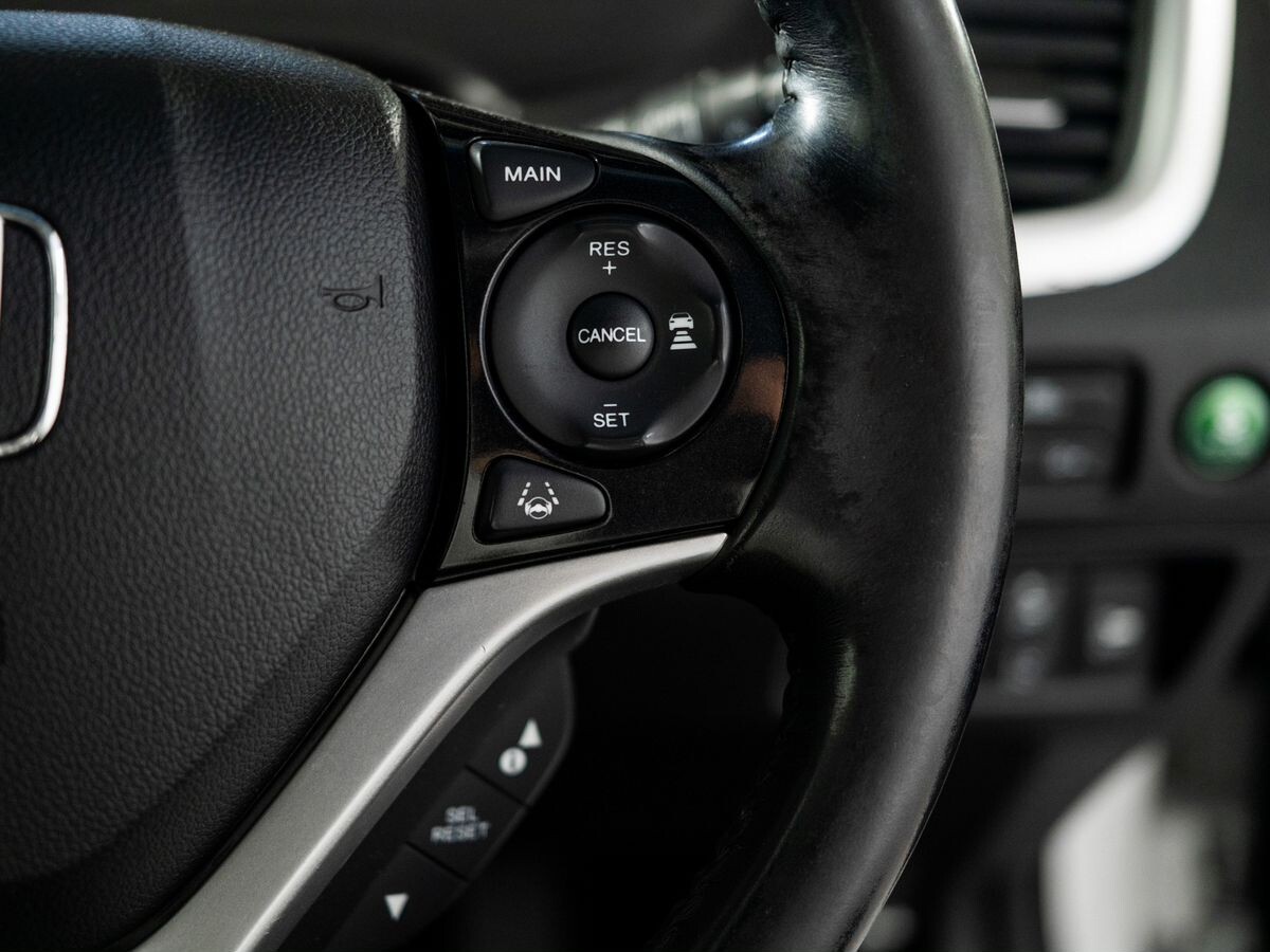 Honda Jade 2015 - фото автомобиля