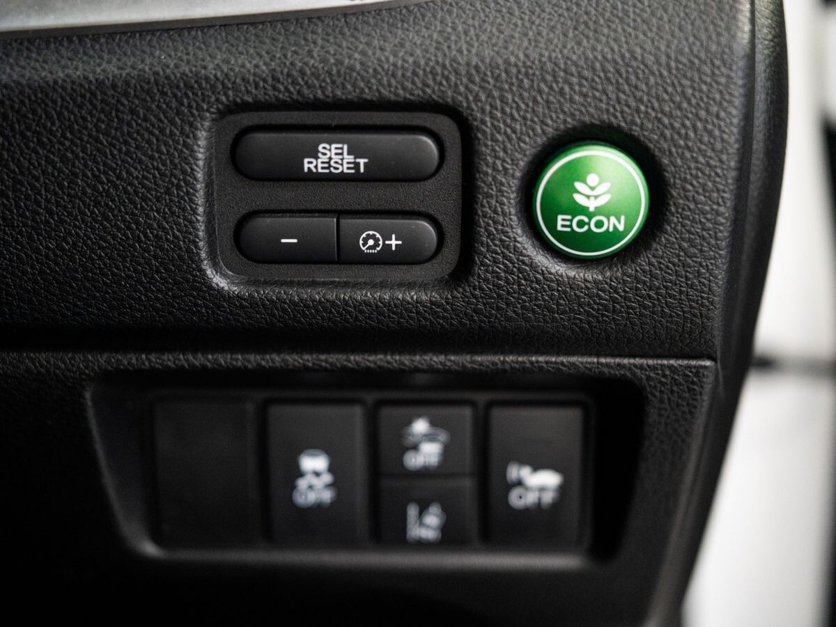 Honda Jade 2015 - фото автомобиля