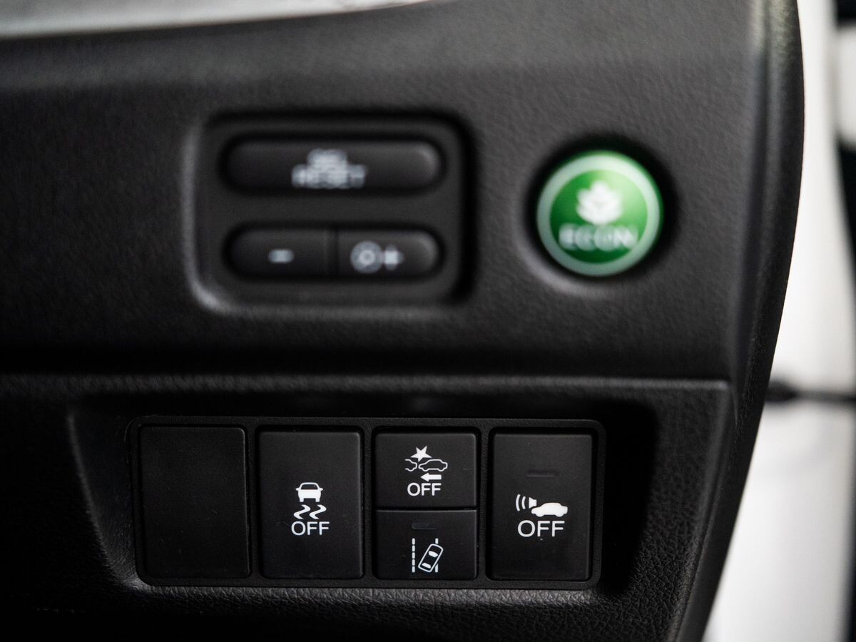Honda Jade 2015 - фото автомобиля