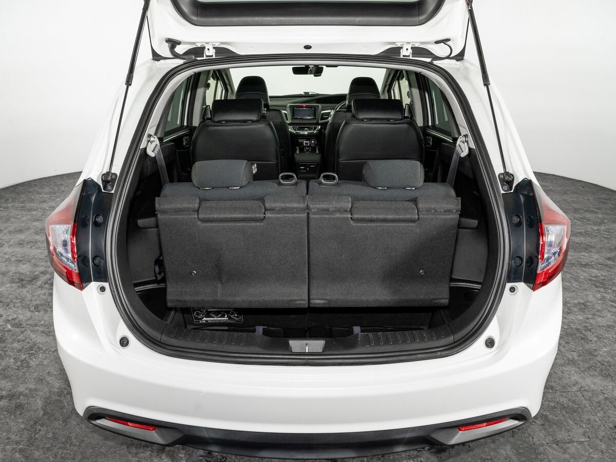 Honda Jade 2015 - фото автомобиля