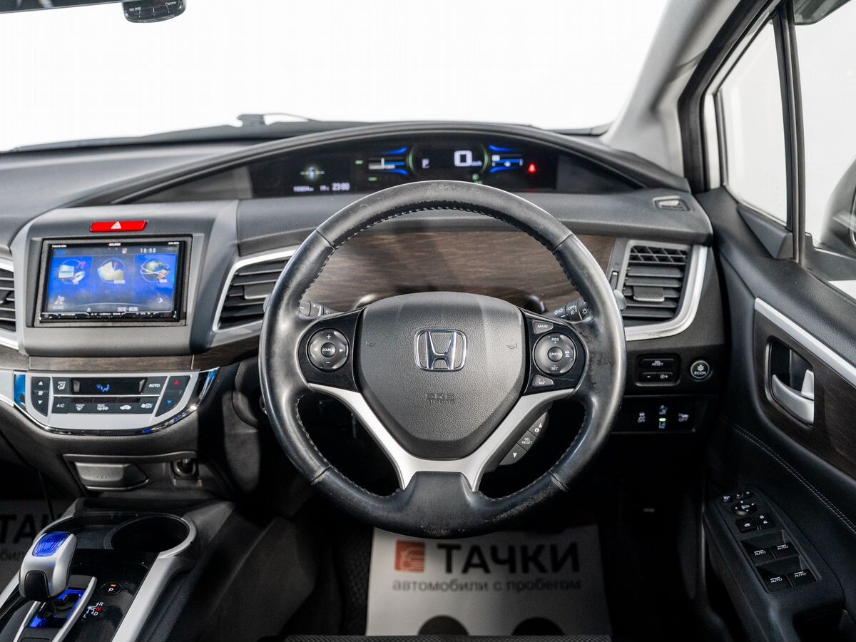 Honda Jade 2015 - фото автомобиля
