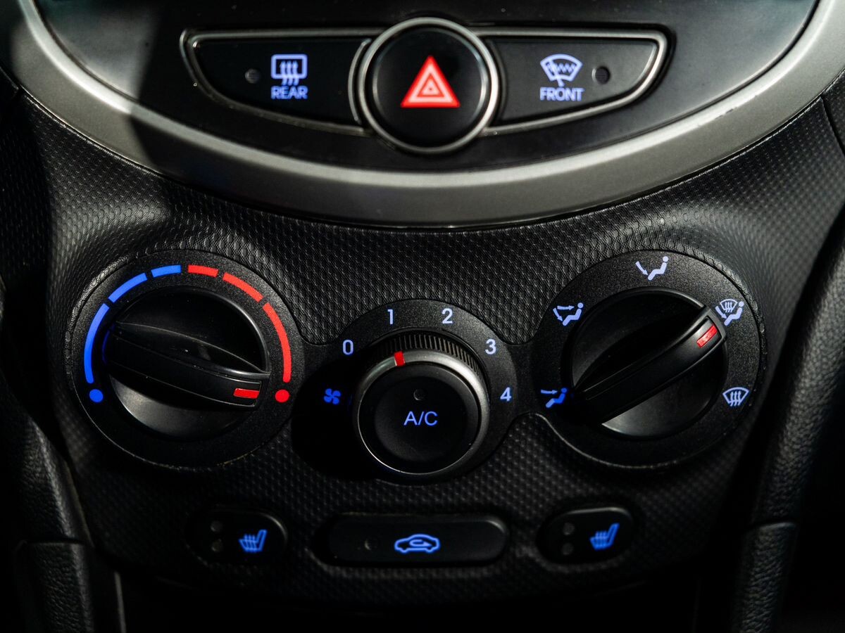 Hyundai Solaris 2015 - фото автомобиля