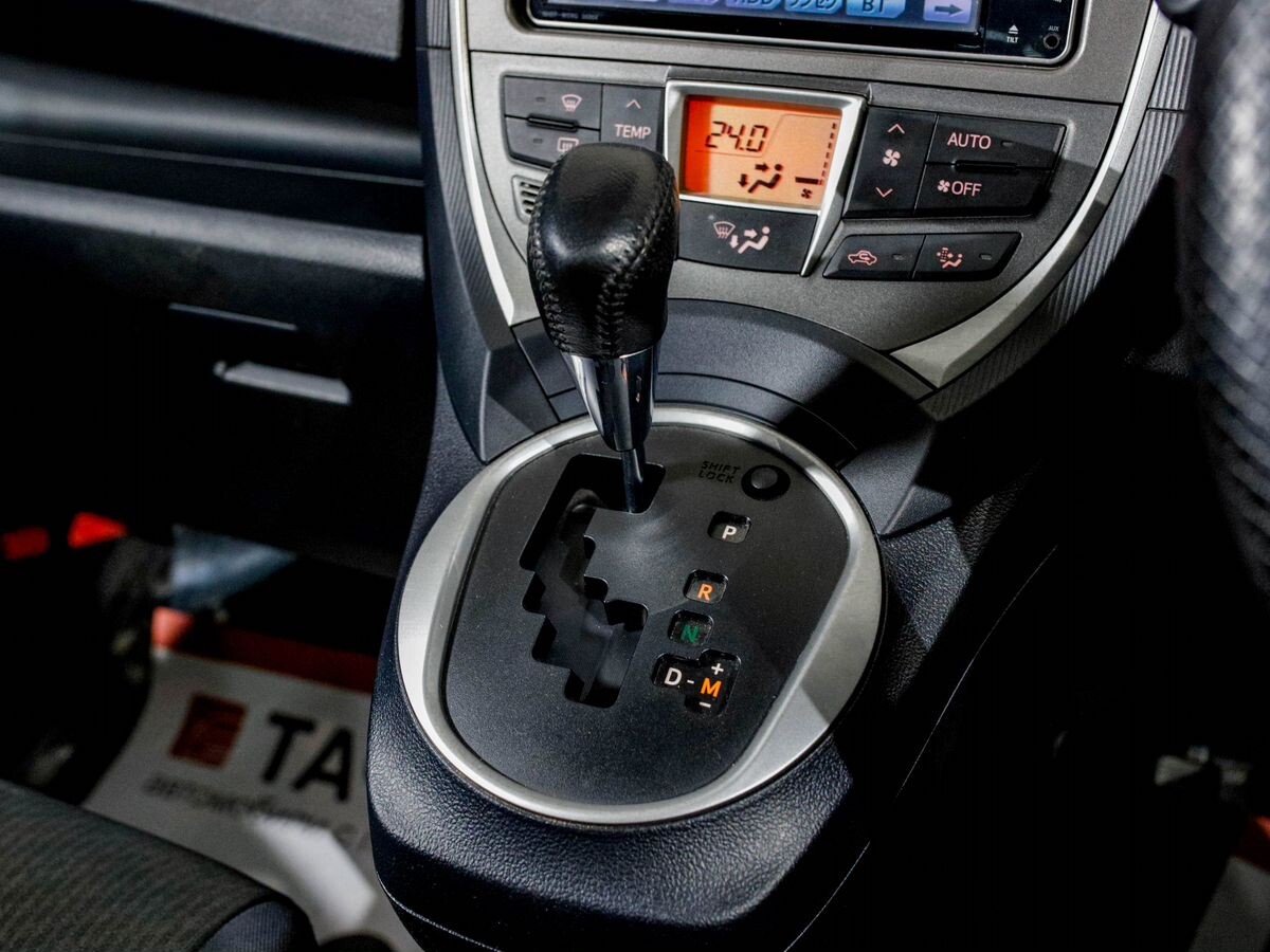 Toyota Ractis 2011 - фото автомобиля
