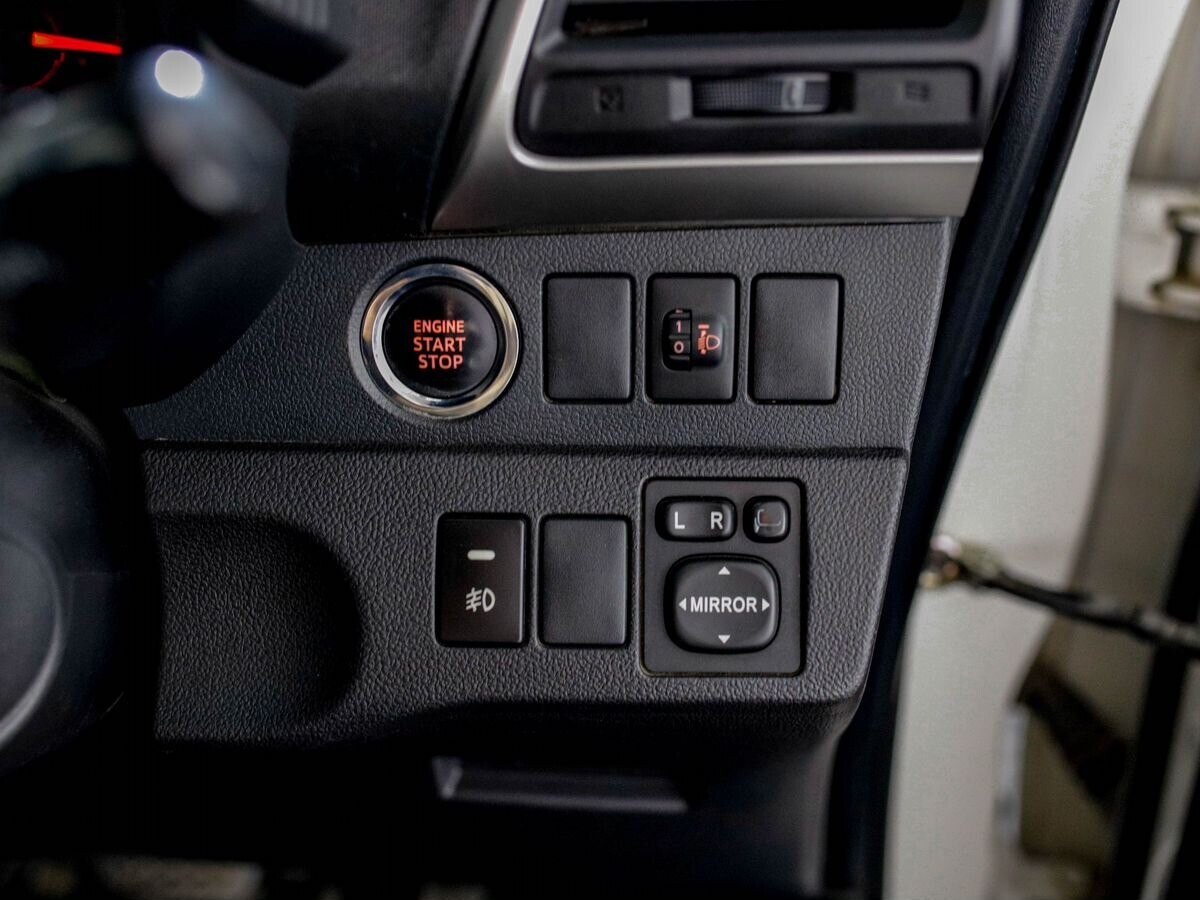 Toyota Ractis 2011 - фото автомобиля