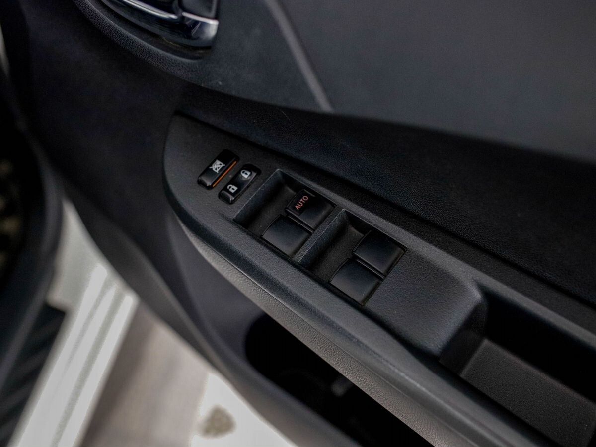 Toyota Ractis 2011 - фото автомобиля