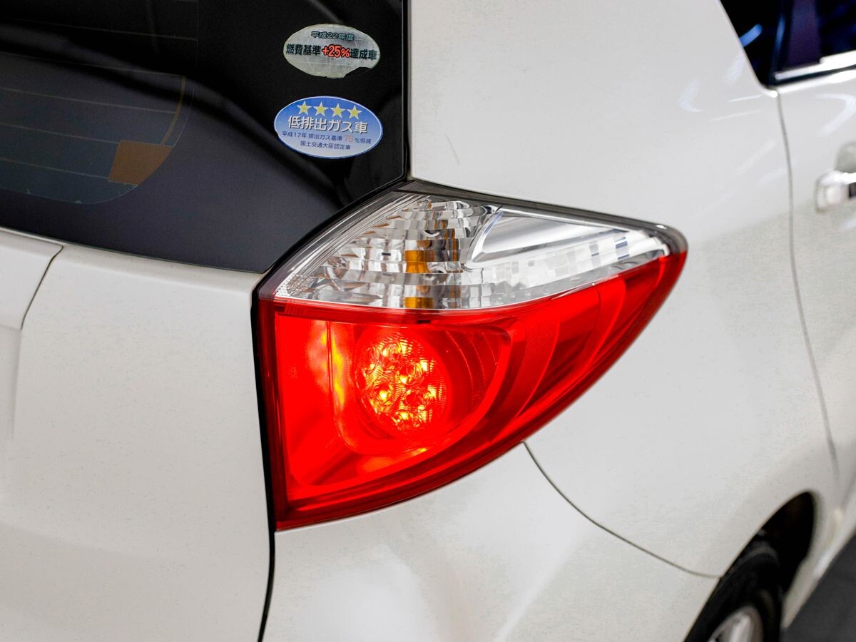 Toyota Ractis 2011 - фото автомобиля