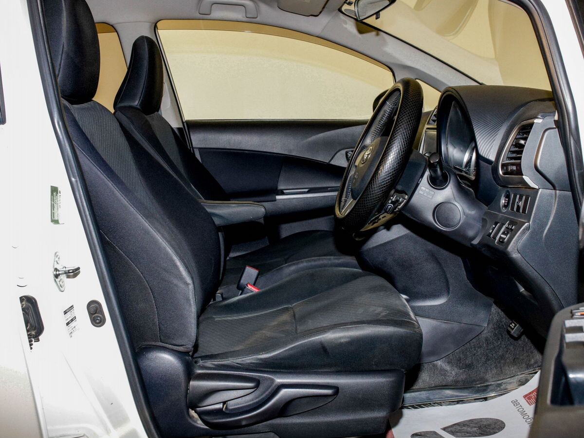 Toyota Ractis 2011 - фото автомобиля
