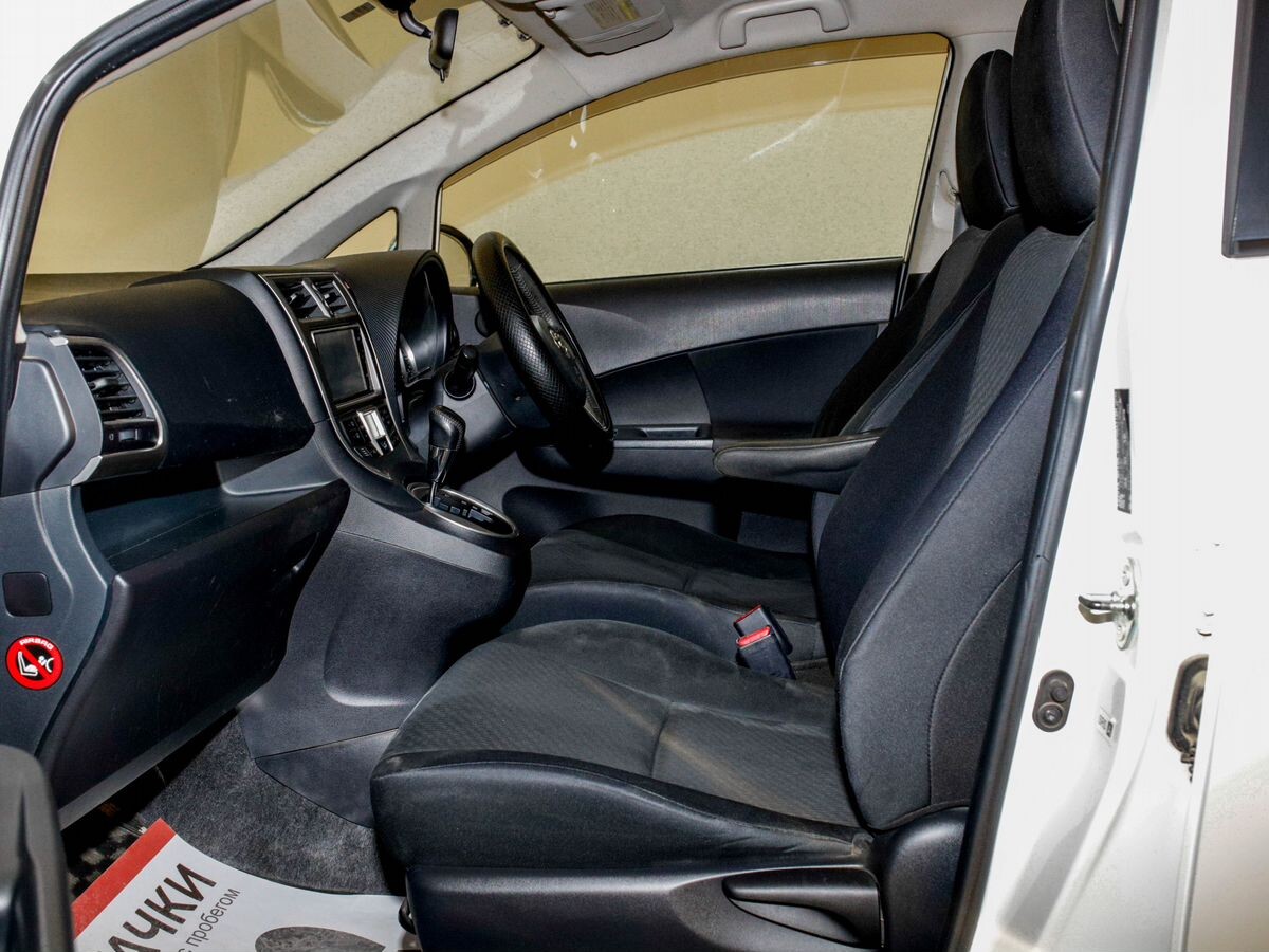 Toyota Ractis 2011 - фото автомобиля