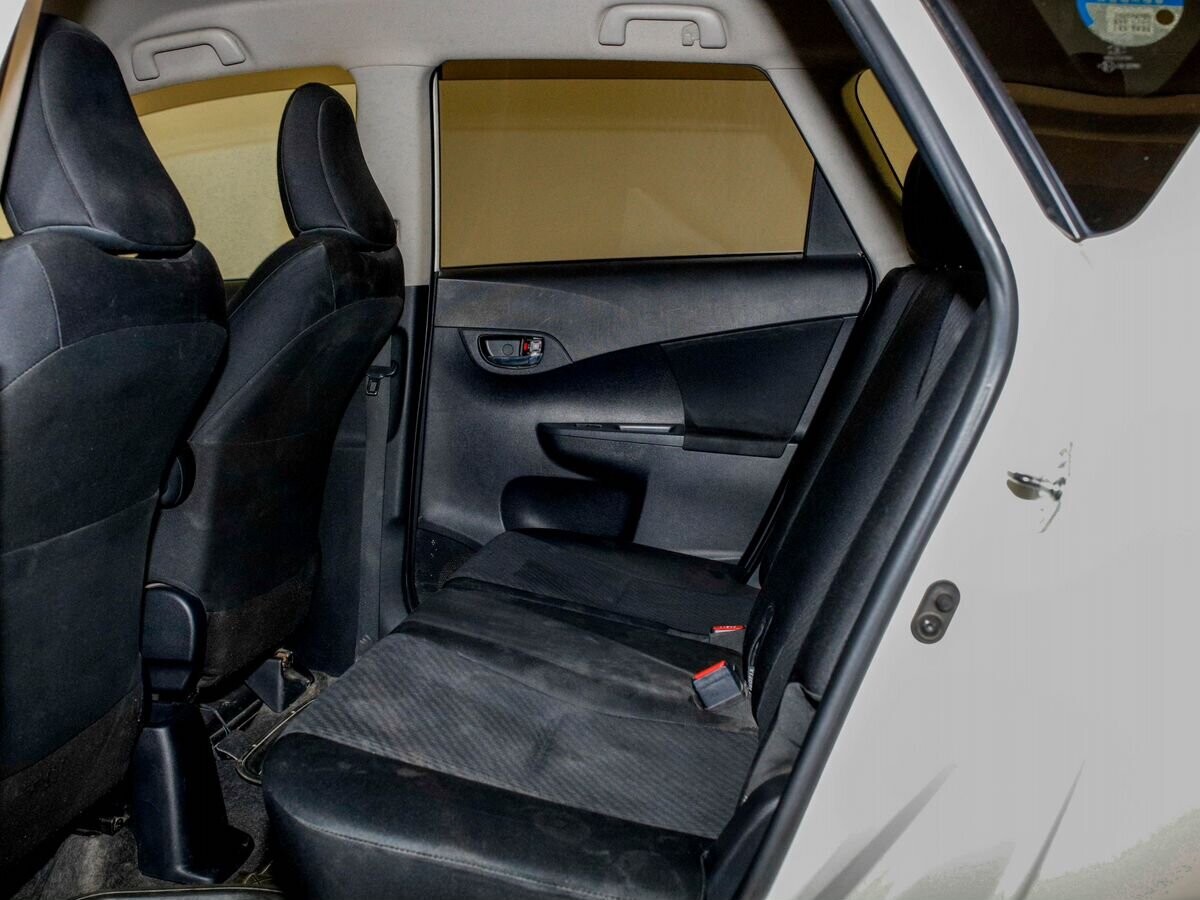 Toyota Ractis 2011 - фото автомобиля