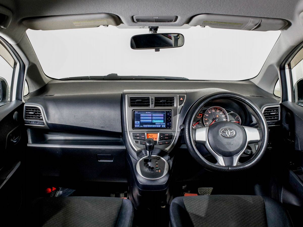 Toyota Ractis 2011 - фото автомобиля
