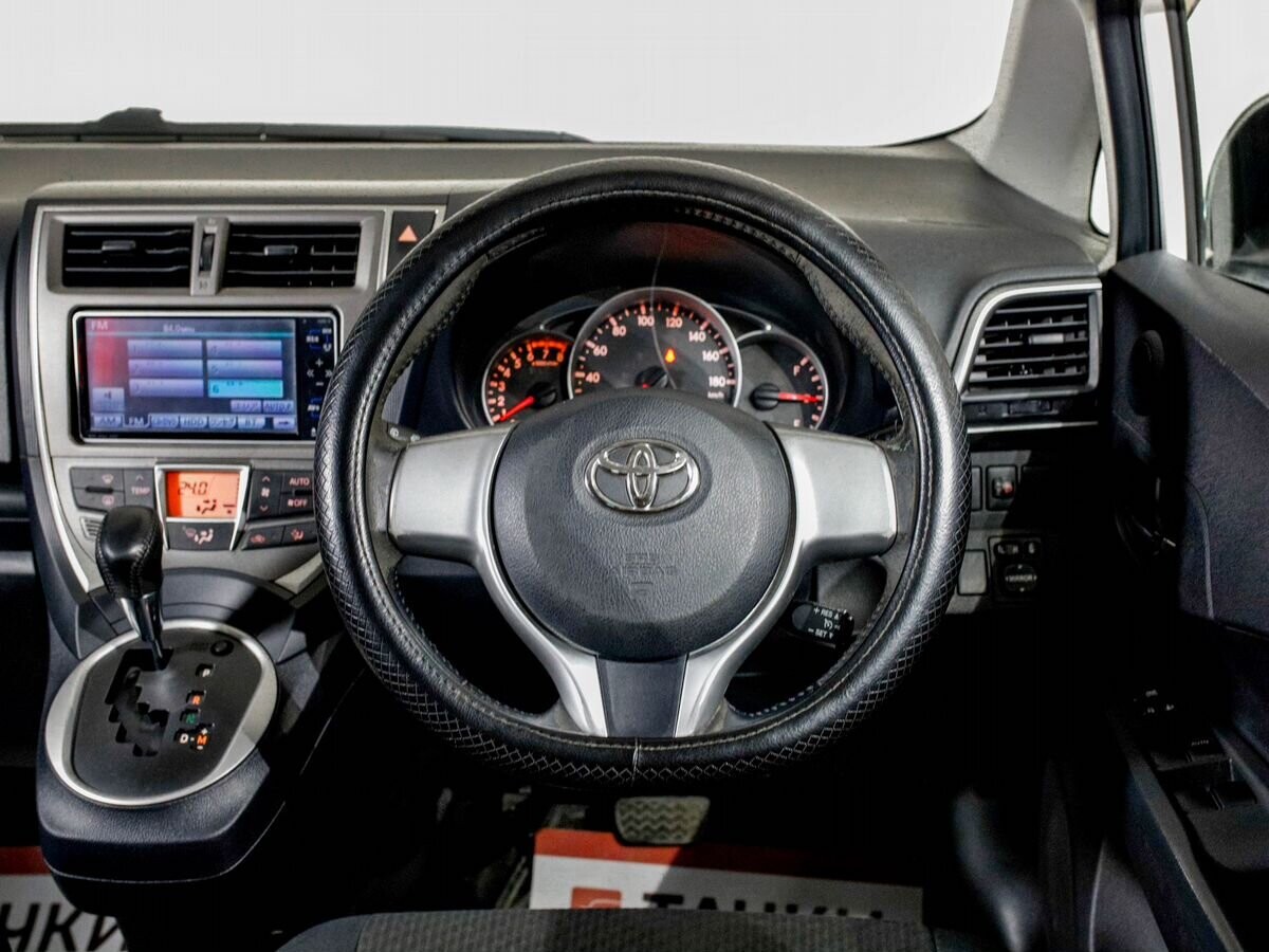 Toyota Ractis 2011 - фото автомобиля