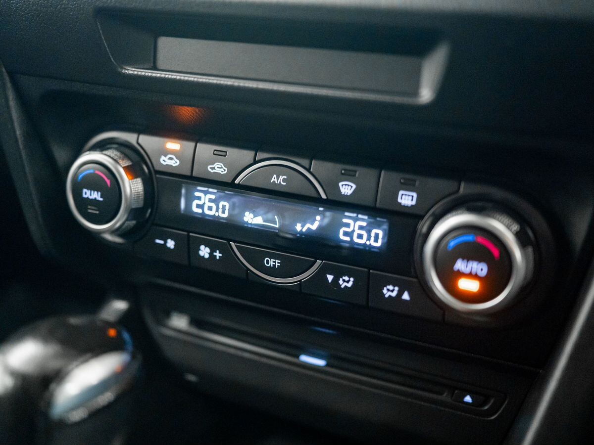 Mazda Axela 2017 - фото автомобиля