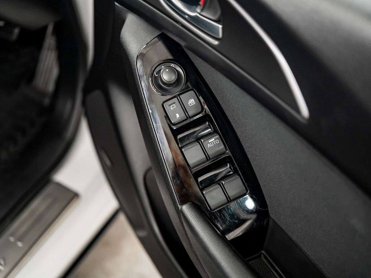 Mazda Axela 2017 - фото автомобиля