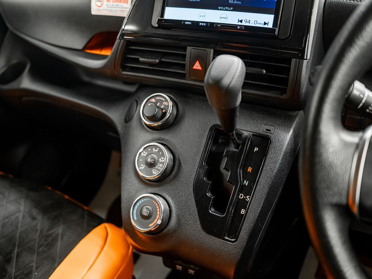Toyota Sienta 2021 - фото автомобиля