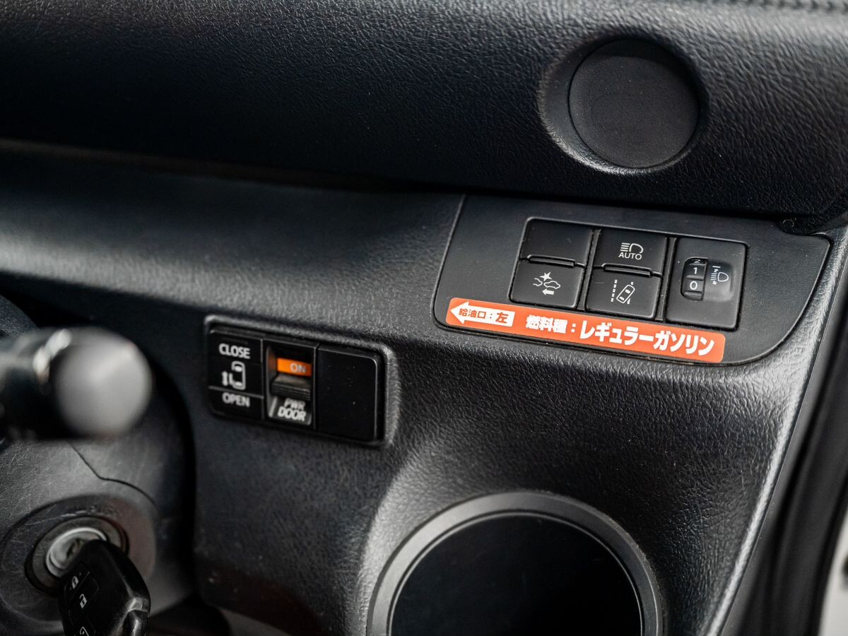 Toyota Sienta 2021 - фото автомобиля