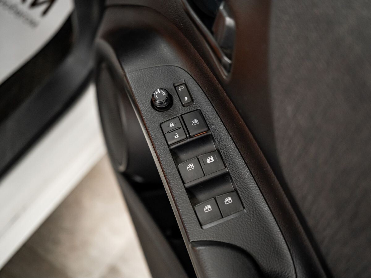Toyota Sienta 2021 - фото автомобиля