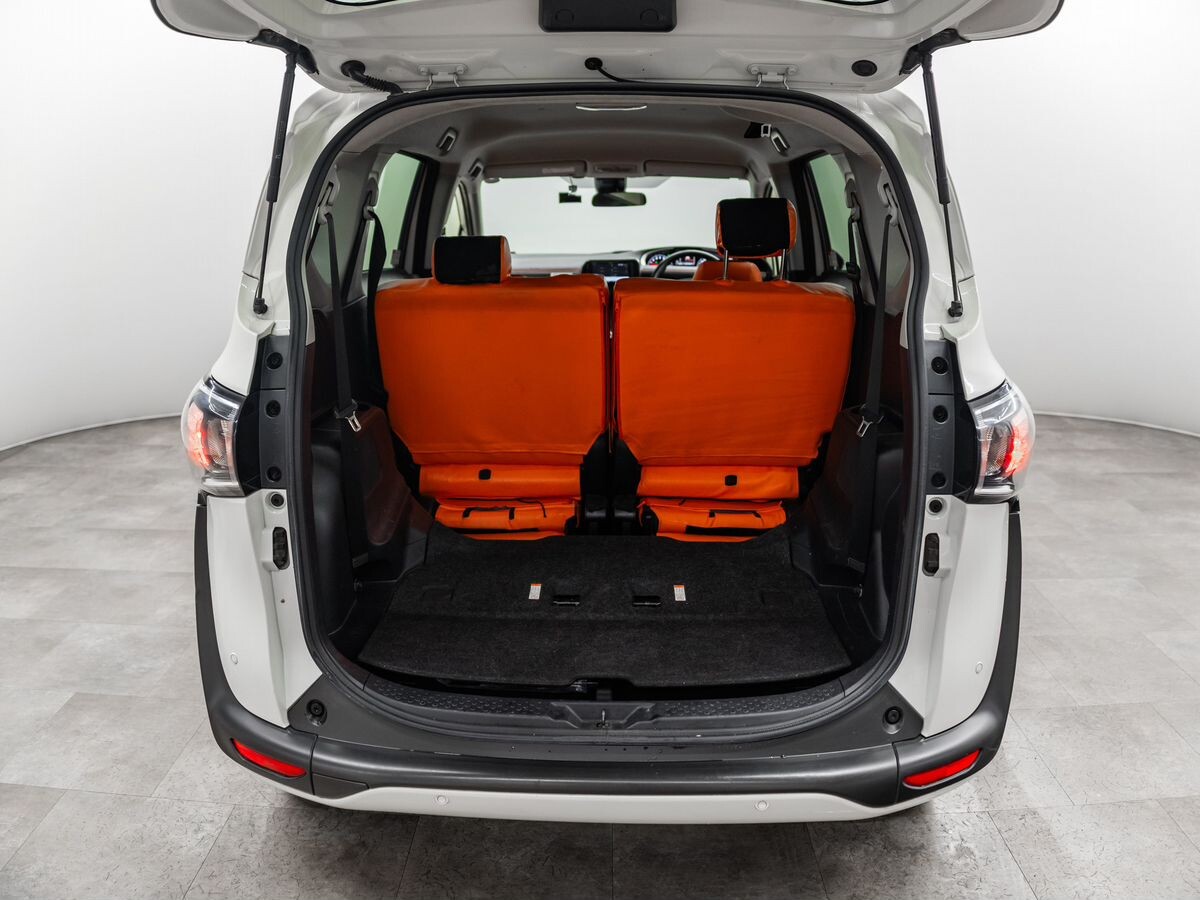 Toyota Sienta 2021 - фото автомобиля
