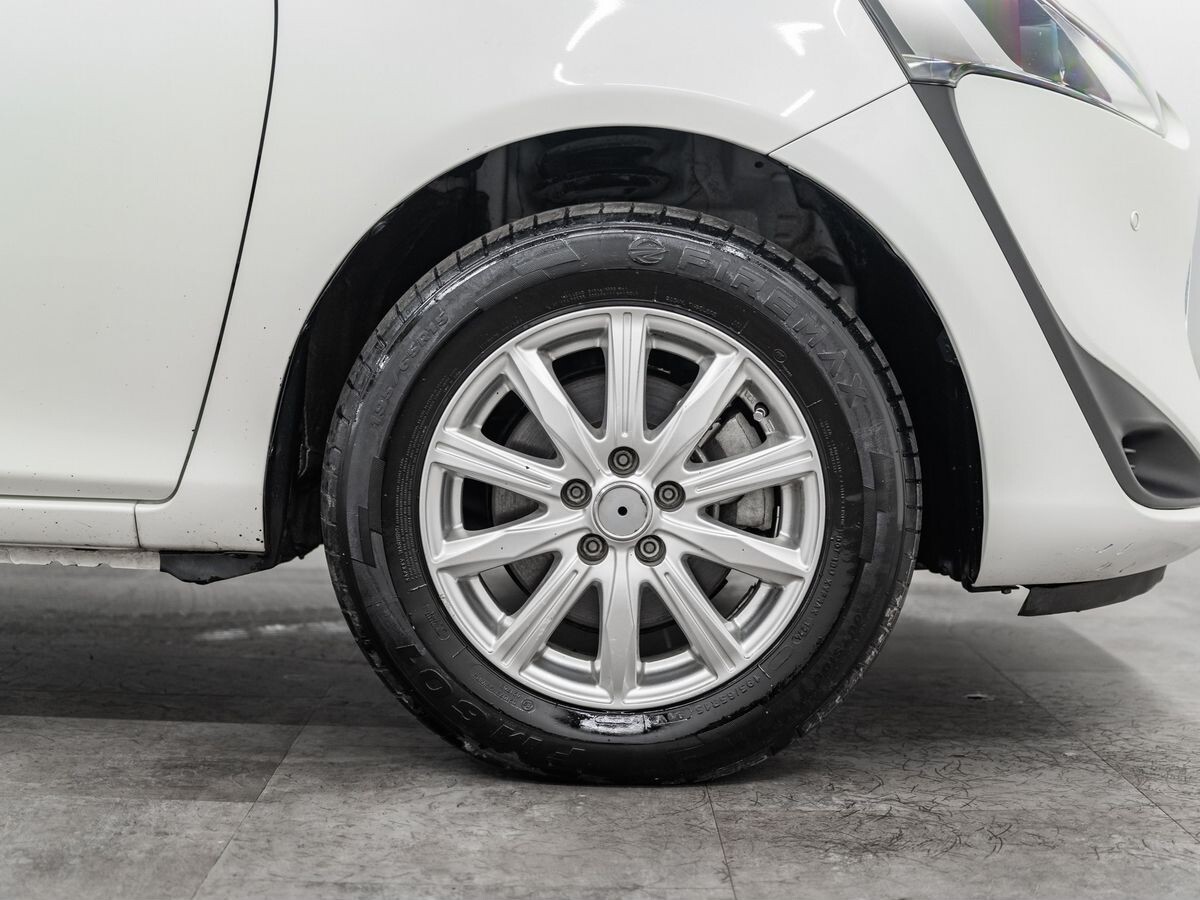 Toyota Sienta 2021 - фото автомобиля