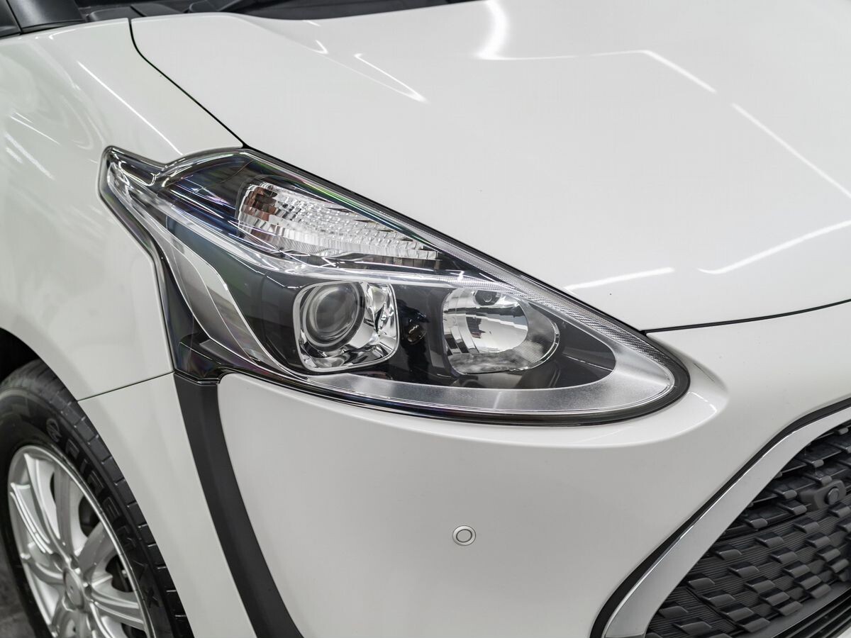Toyota Sienta 2021 - фото автомобиля