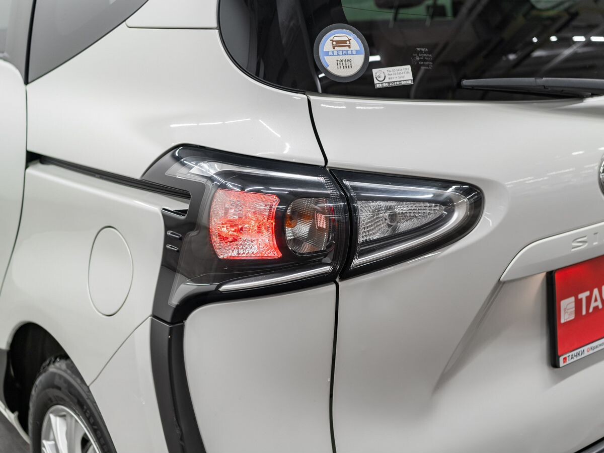 Toyota Sienta 2021 - фото автомобиля