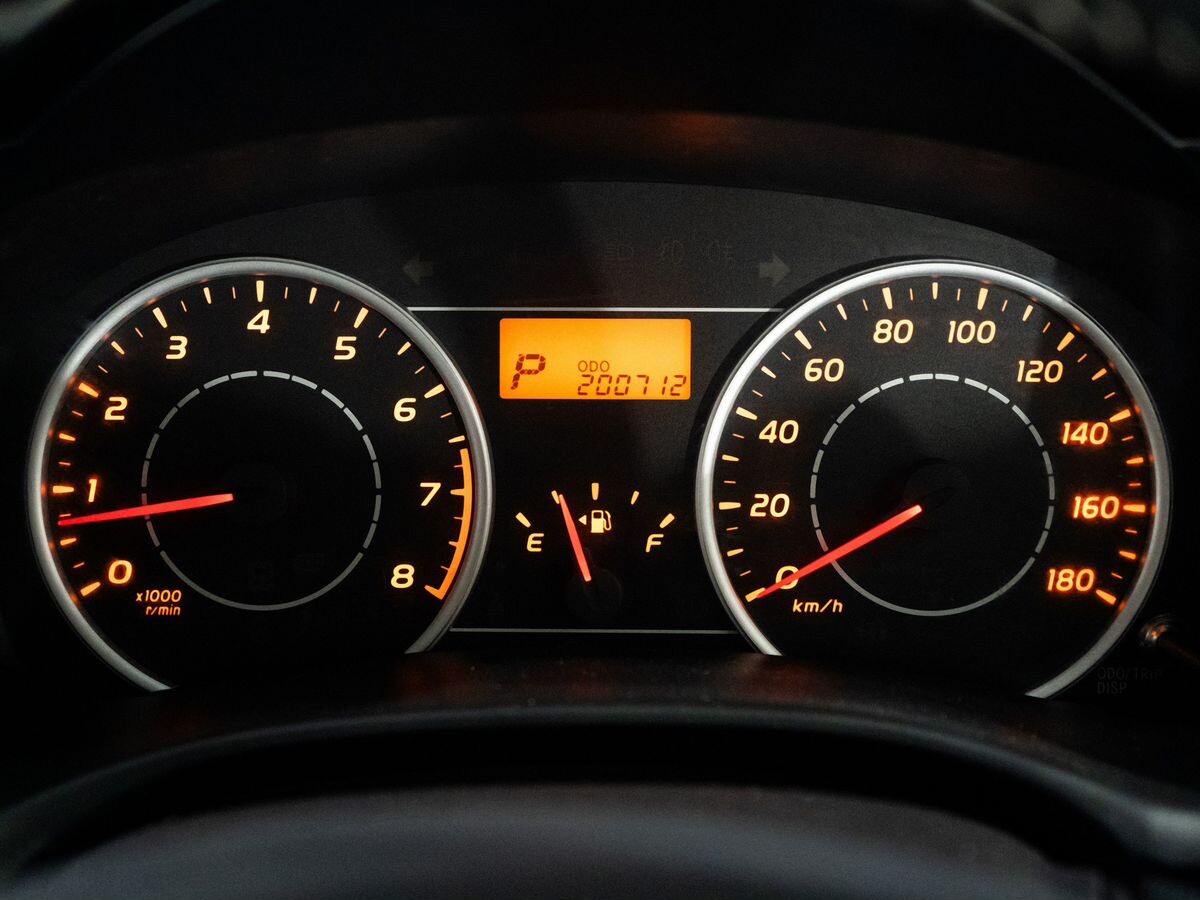 Toyota Wish 2012 - фото автомобиля
