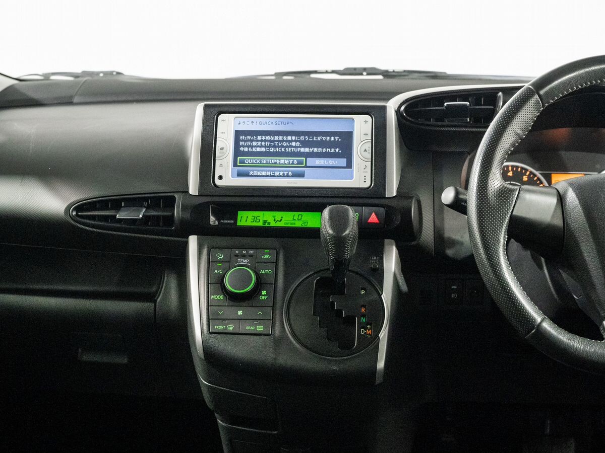 Toyota Wish 2012 - фото автомобиля