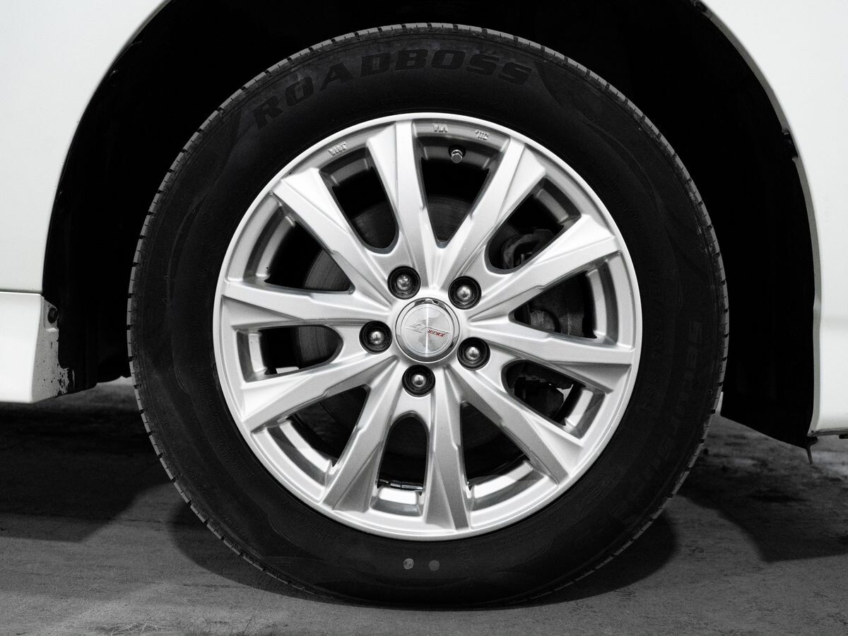Toyota Wish 2012 - фото автомобиля