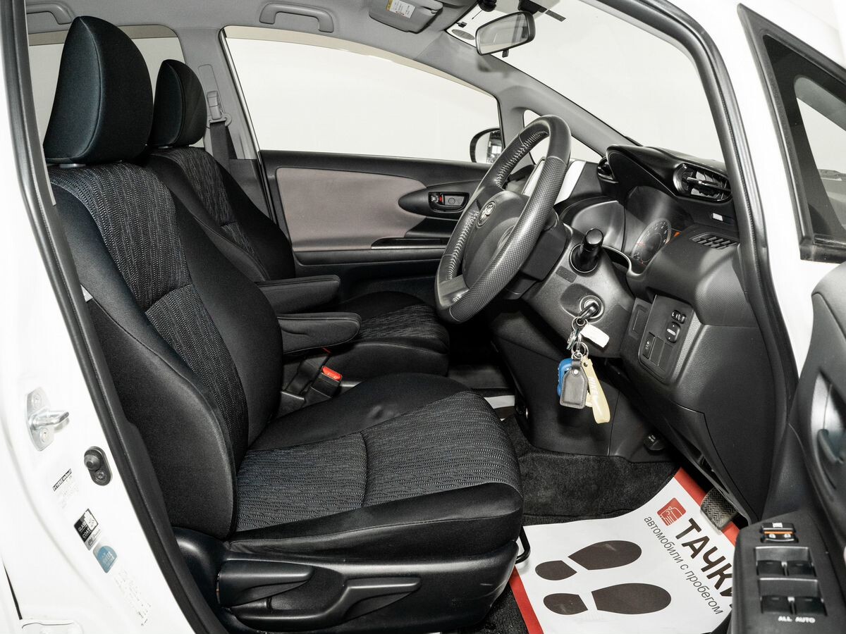 Toyota Wish 2012 - фото автомобиля