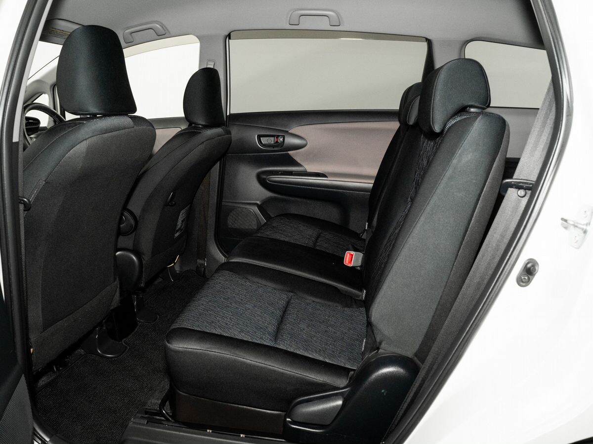Toyota Wish 2012 - фото автомобиля