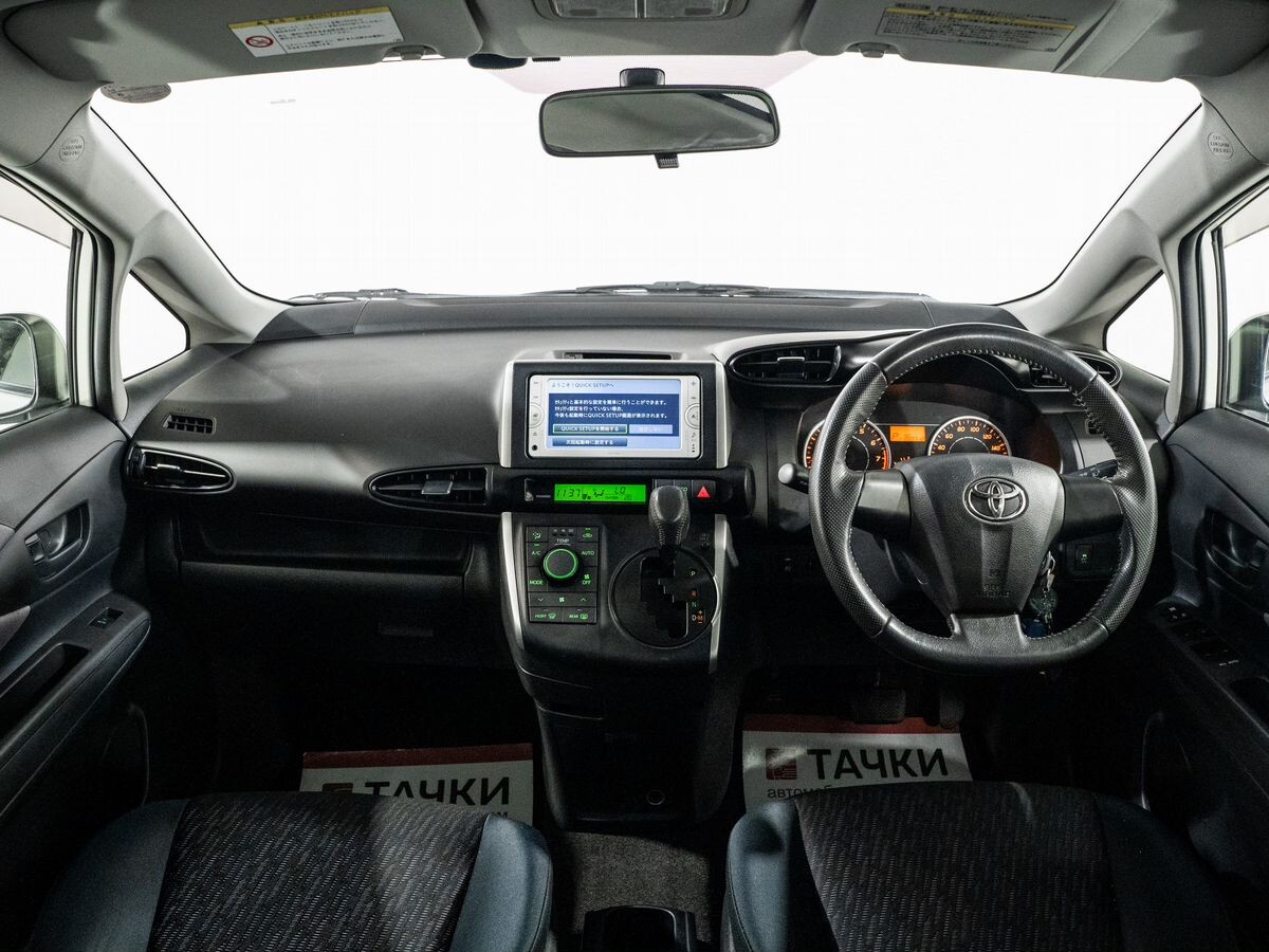 Toyota Wish 2012 - фото автомобиля