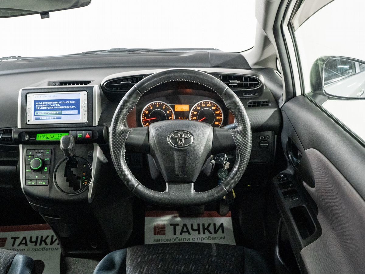 Toyota Wish 2012 - фото автомобиля