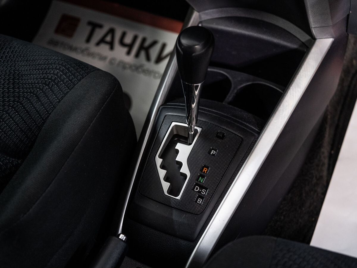 Toyota Corolla Fielder 2013 - фото автомобиля