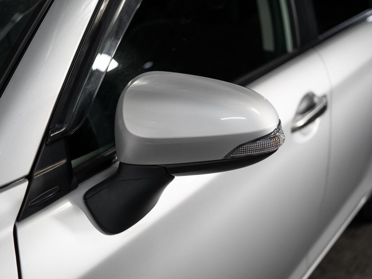 Toyota Corolla Fielder 2013 - фото автомобиля