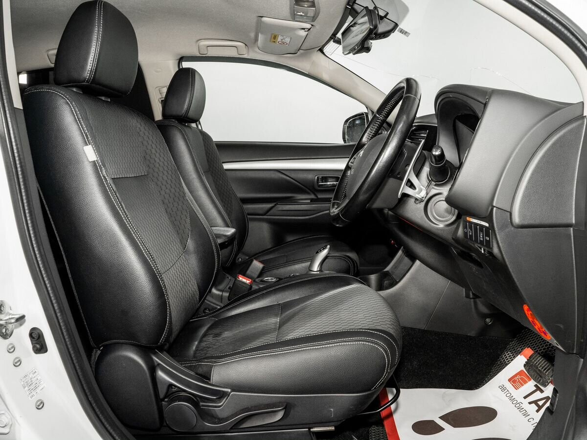 Mitsubishi Outlander 2015 - фото автомобиля
