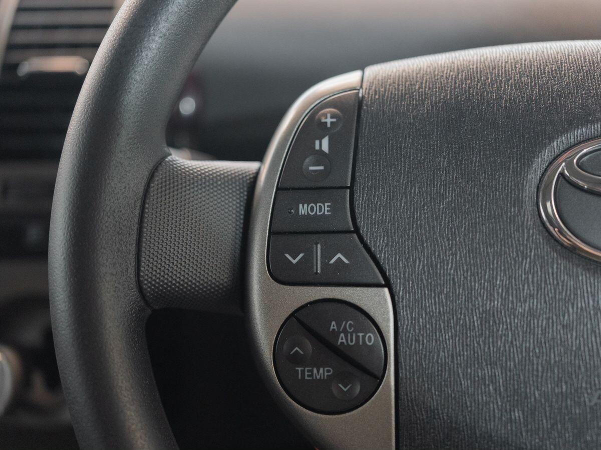 Toyota Prius 2010 - фото автомобиля