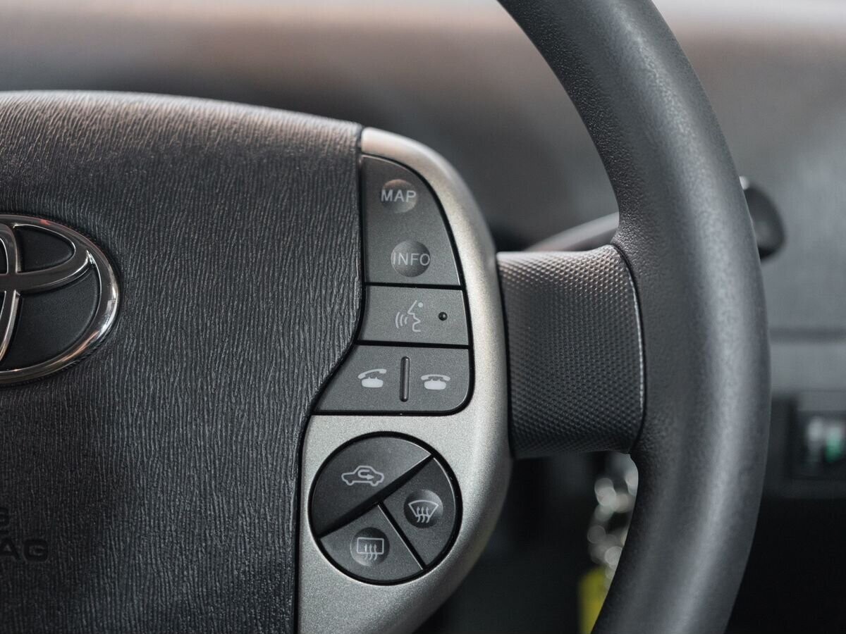 Toyota Prius 2010 - фото автомобиля