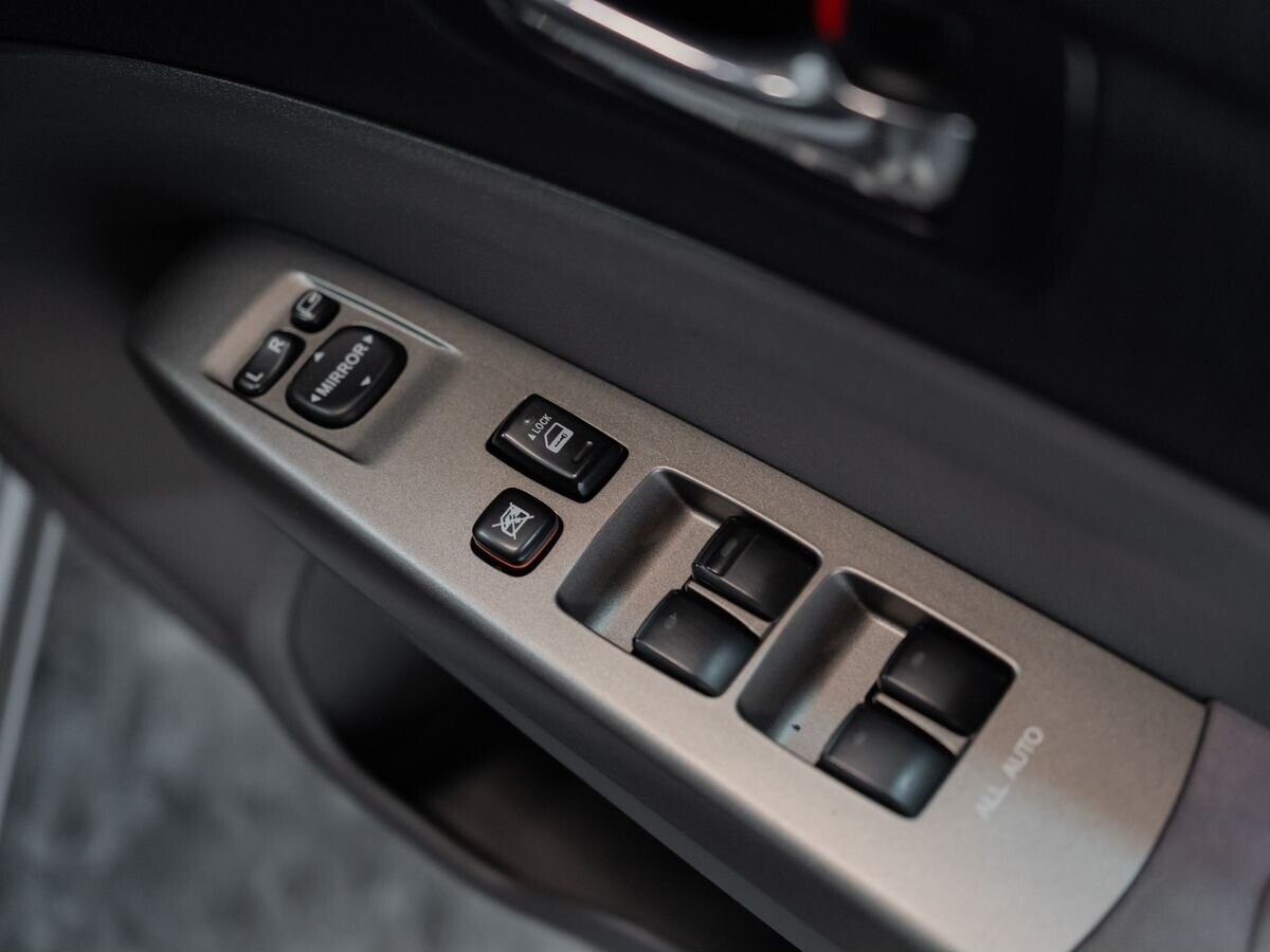 Toyota Prius 2010 - фото автомобиля